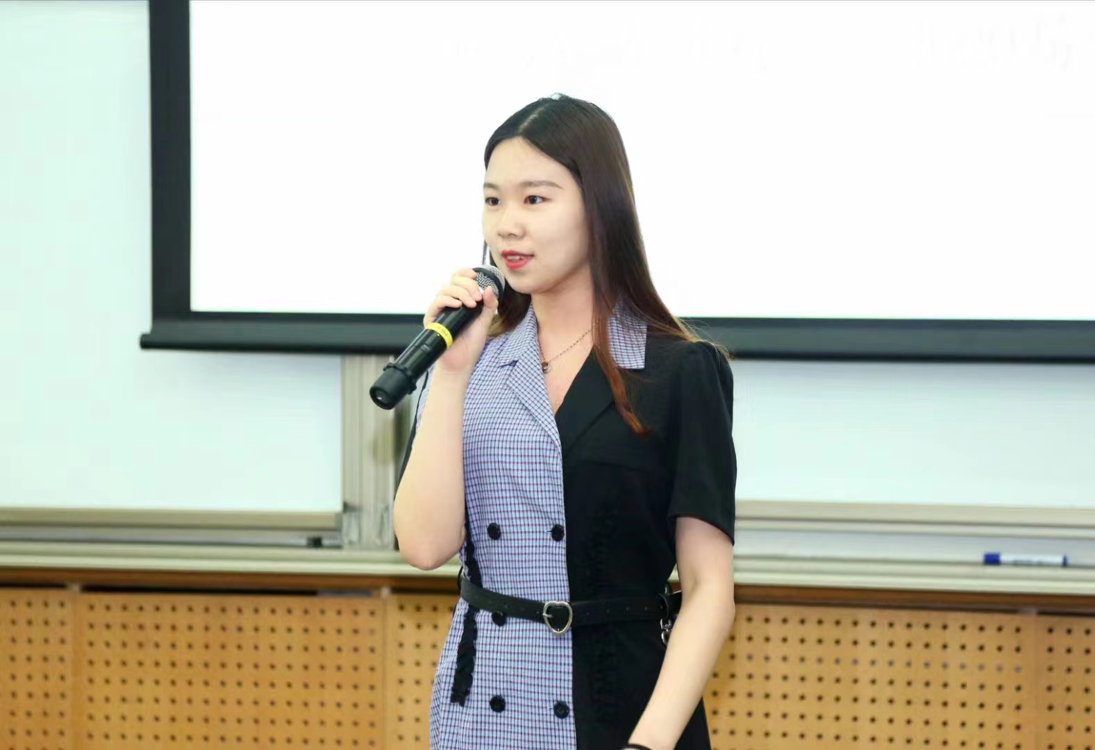 J9集团国际故事集丨侯诗琪：冀以尘雾之微，补益山海