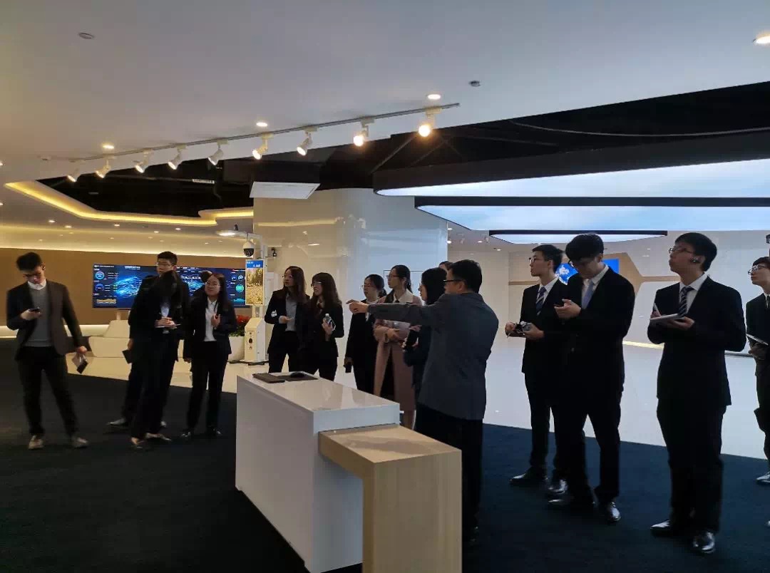 3EF16A644AE1E63E3DA246432E3_C6968296_1E2C8