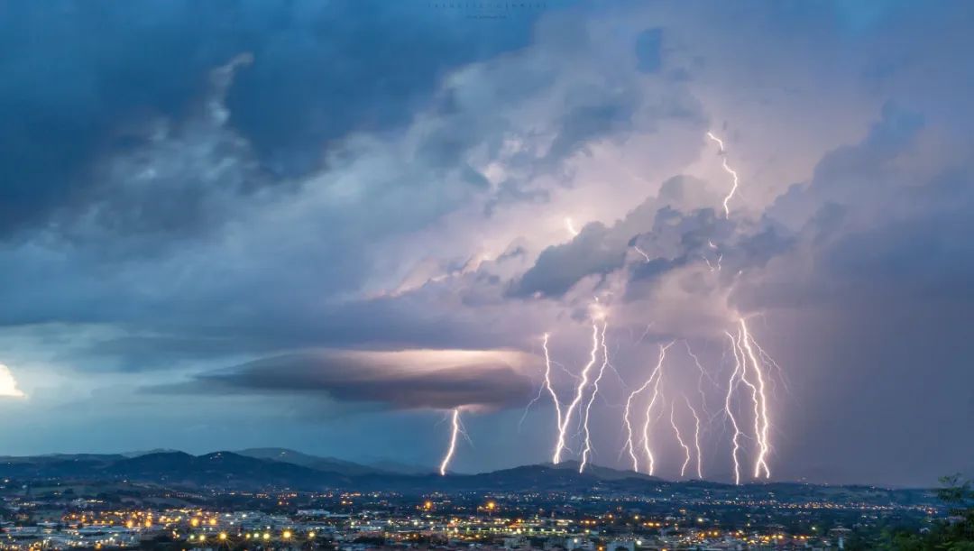 937BB35C8B251E9C4A399559EF3_CA414E17_E80A