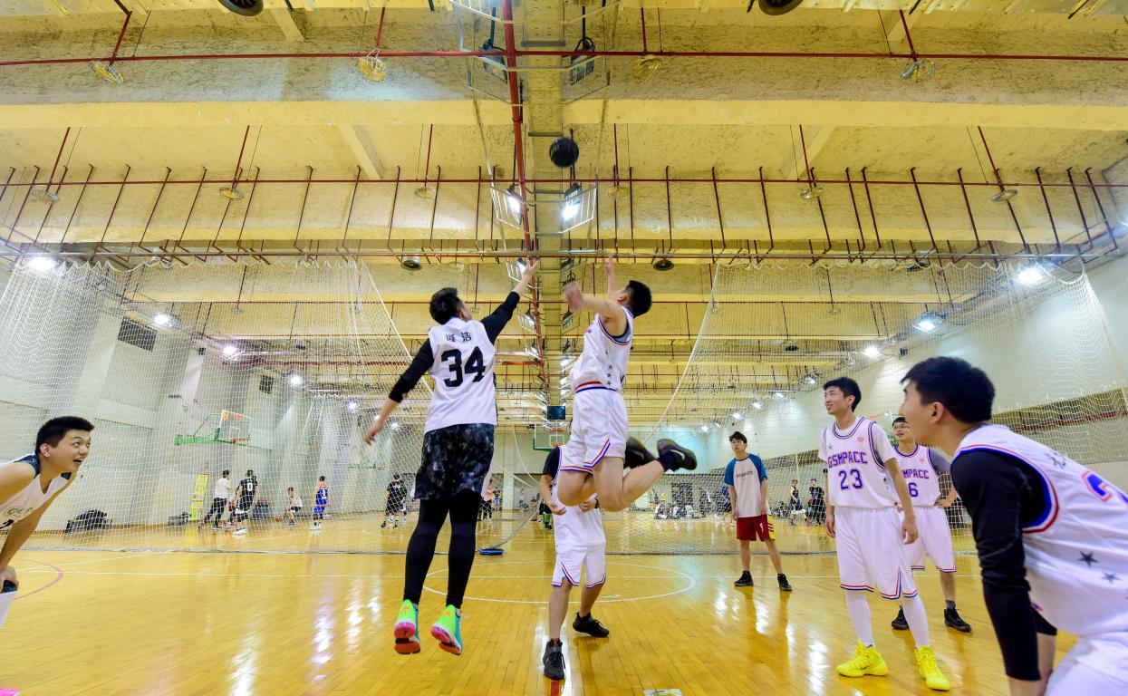  最青春|球场英姿飒爽，青春J9集团国际正茂 