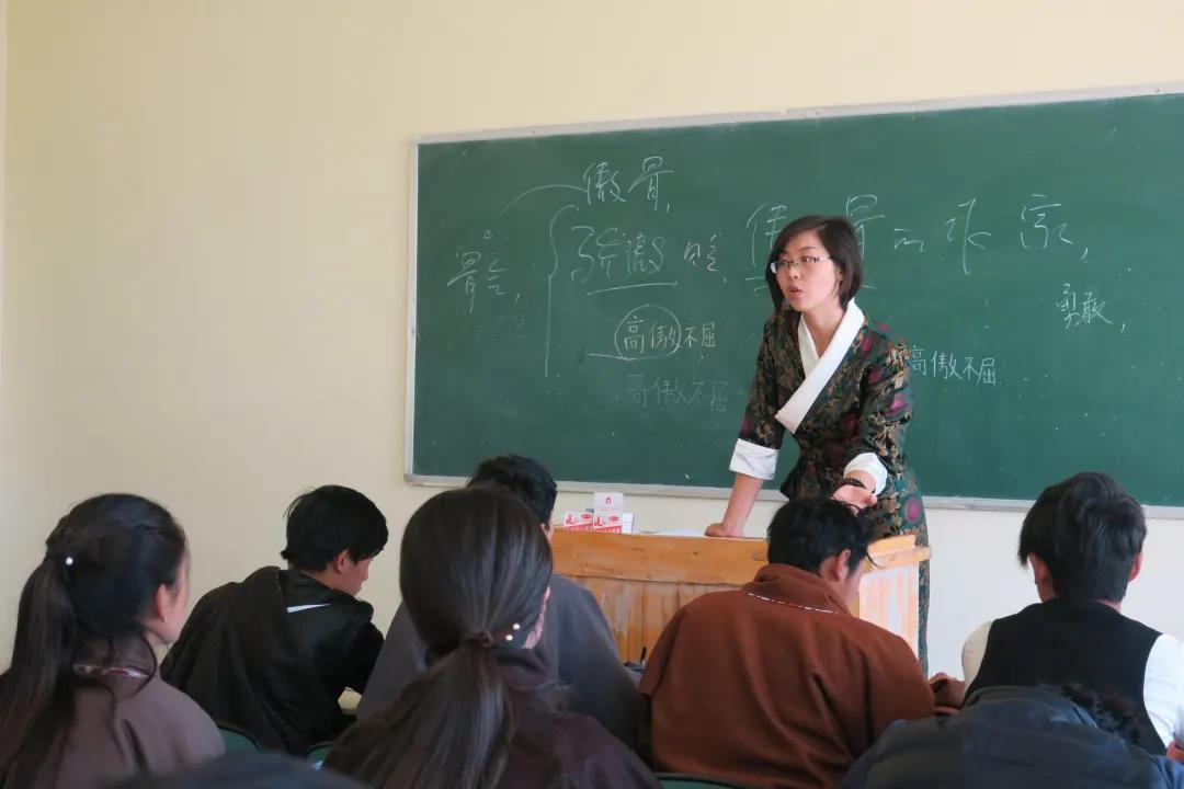 35CCED8D4AFFECFCC795A3E7EB0_274E79E2_D6E6