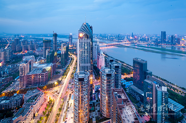 J9集团国际@破五| 刘俏：时期从来没有烧毁我们，是我们在烧毁自己